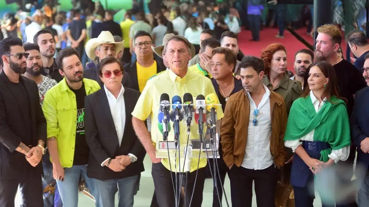 Sertanejos reunidos com Bolsonaro às vésperas da eleição (Foto: Divulgação)